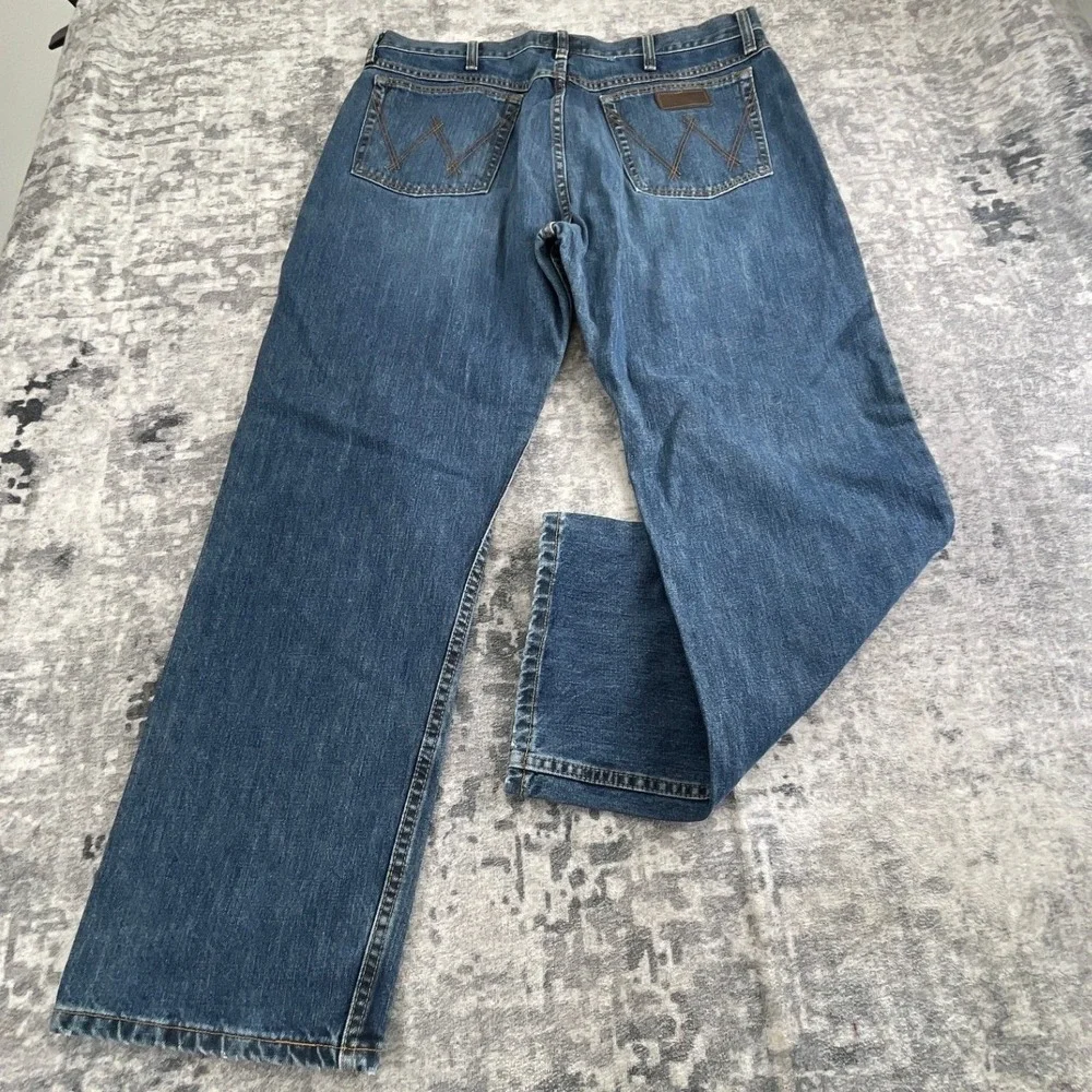 Wrangler Mens 36x30 20x Relaxed Fit Work Jeans Medium Blue Denim